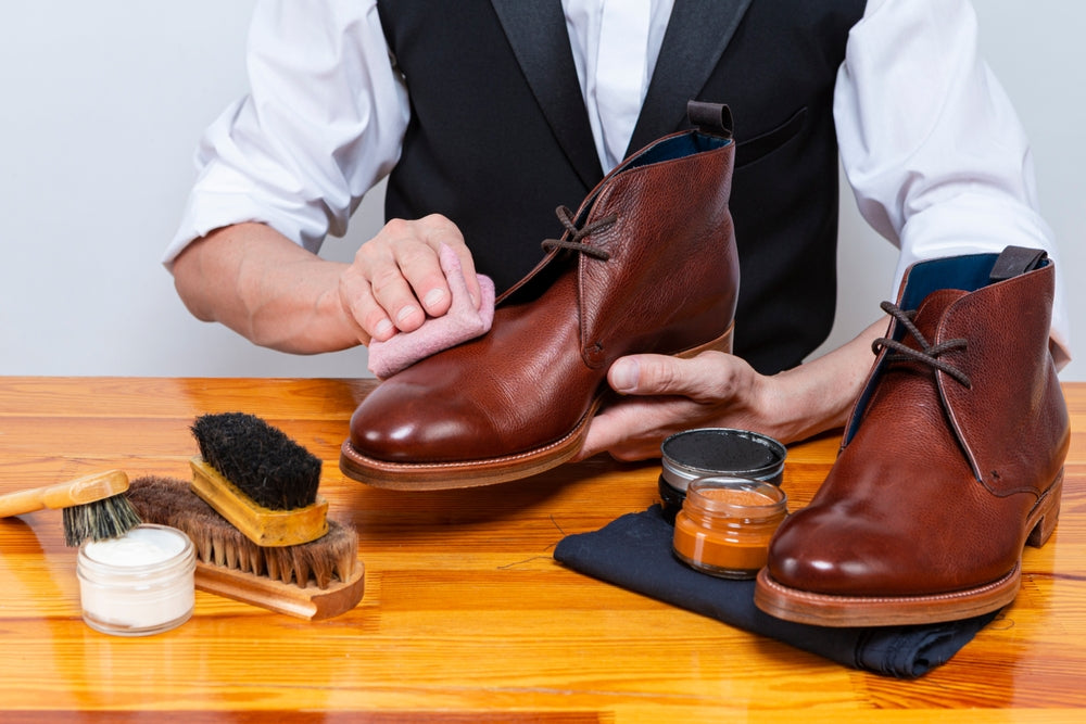 LEATHER SHOES CLEANING