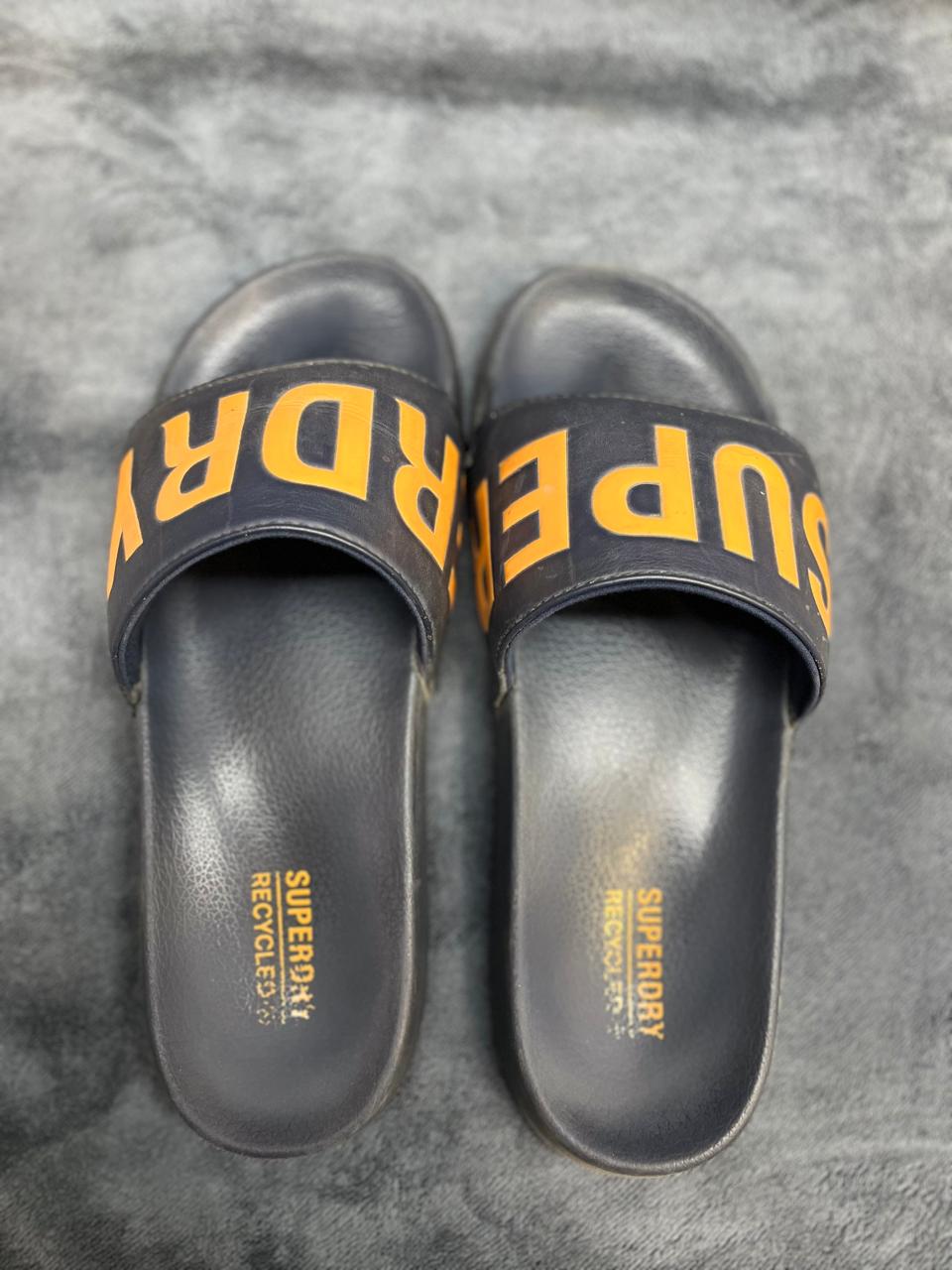 SLIDES & FLIP-FLOPS CLEANING